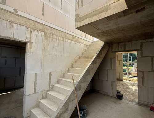 Der Rohbau steht – jetzt geht es ans Dach und die Klinkerarbeiten!